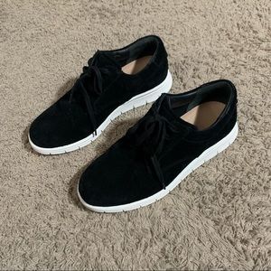 Brand new VINCE Suede shoes